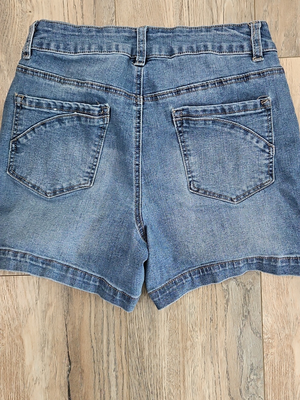 d. jeans Medium Blue Denim Shorts - Picture 3 of 4